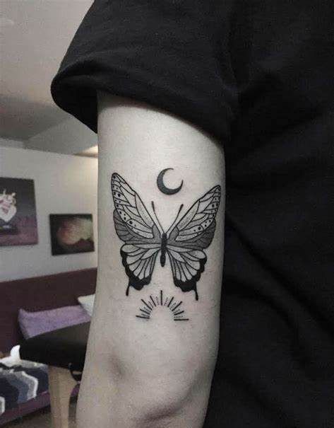 From Crescent to Full: 30 Creative Moon Tattoo Ideas for Lunar Enthusiasts Top Beauty Magazines