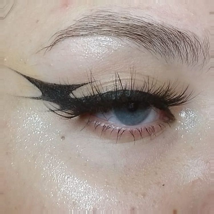 Simple Bat Eye Makeup