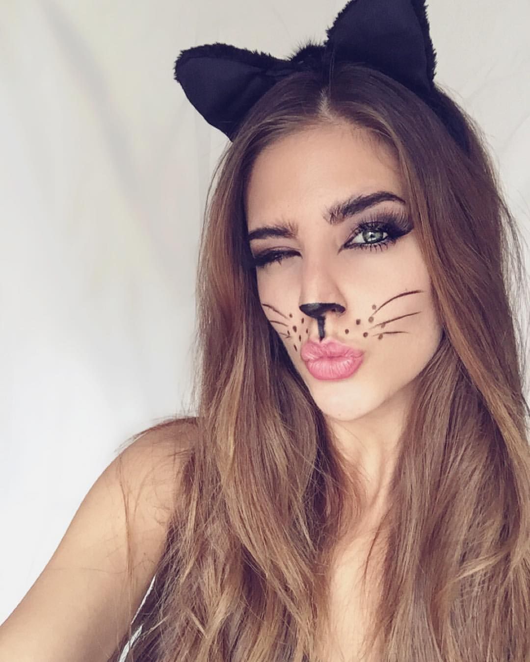 Classic Cat Makeup For Halloween 