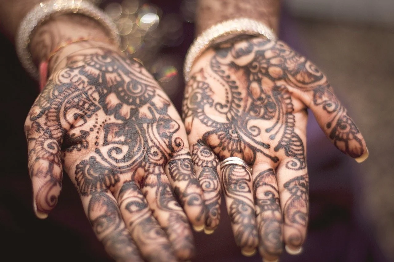 Henna vs. Permanent Tattoos: Pros and Cons of Each